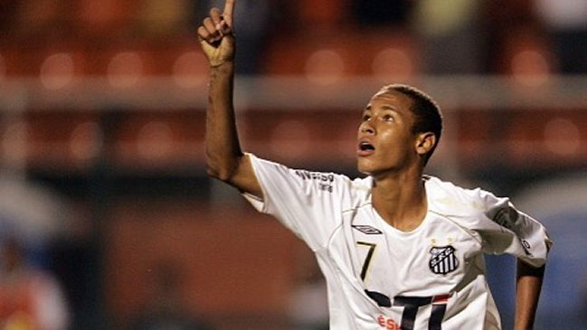 El primer gol de Neymar como profesional cumple una década