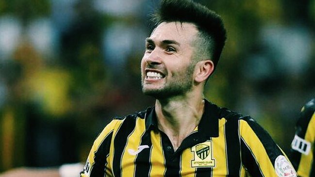Carlos Villanueva anotó gol de palomita en victoria de Al-Ittihad de José Luis Sierra