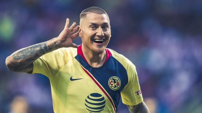 Nicolás Castillo anotó un golazo de cabeza que abrió la ruta del triunfo de América ante Chivas