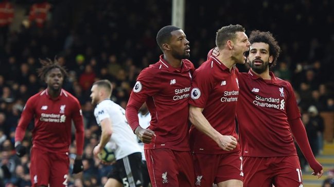 Liverpool superó a Fulham con un penal en el tramo final y volvió al liderato de la Premier