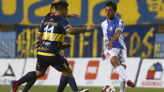 Diego Orellana sacó un potente zurdazo para poner en ventaja a Everton sobre Antofagasta