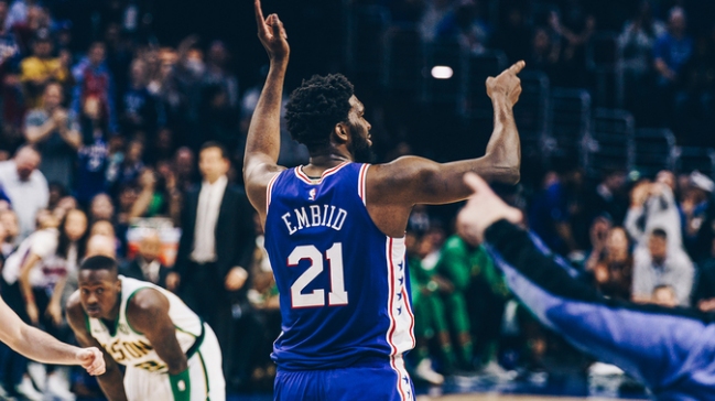 La contundencia de Joel Embiid le permitió a los Sixers vencer a Boston