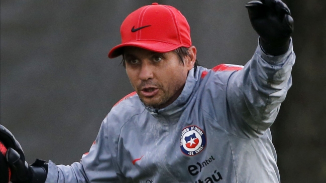 Ex preparador de arqueros de la Roja: Si no hay una conversación transparente, será difícil que Bravo vuelva