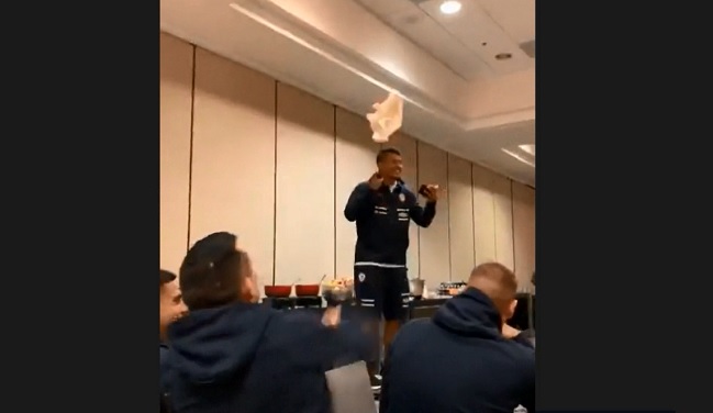 Gary Medel desaprobó el desempeño de Iván Morales durante su “bautizo” en la Roja