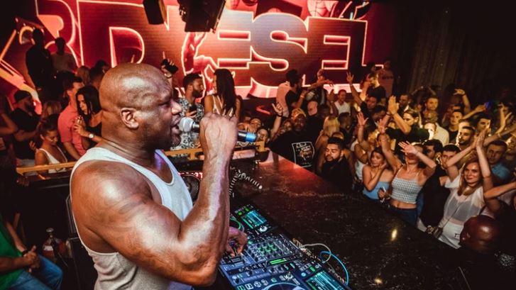 Shaquille O’Neal dará el gran salto como DJ y se presentará en Lollapalooza