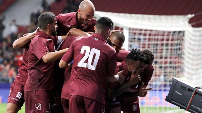 Venezuela tumbó con autoridad a Argentina y amargó el retorno de Lionel Messi