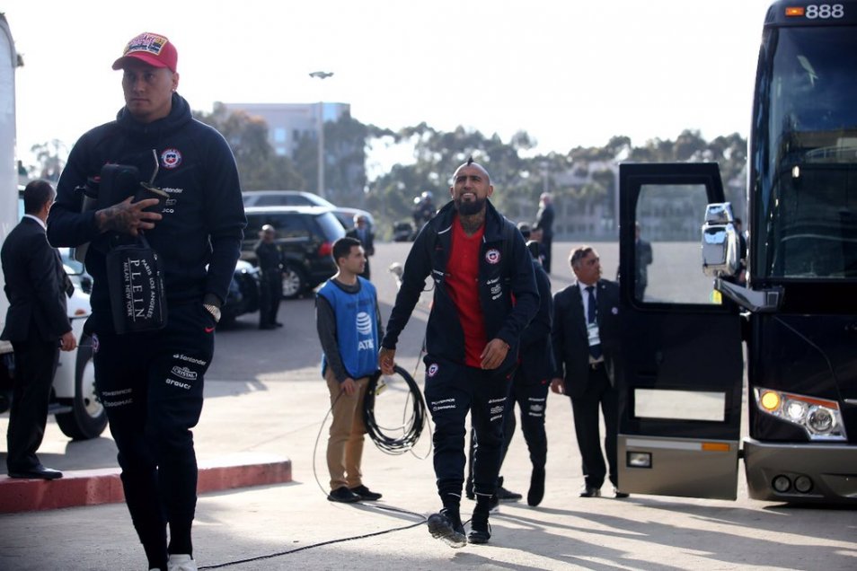 Así fue la llegada de la Roja al estadio de San Diego en el que enfrentará a México