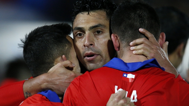 Gonzalo Jara y Mauricio Isla cumplieron 100 partidos como titulares en la Roja