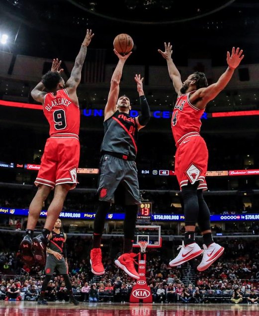 Utah Jazz venció a los Lakers y Portland Trail Blazers dominó a los Bulls