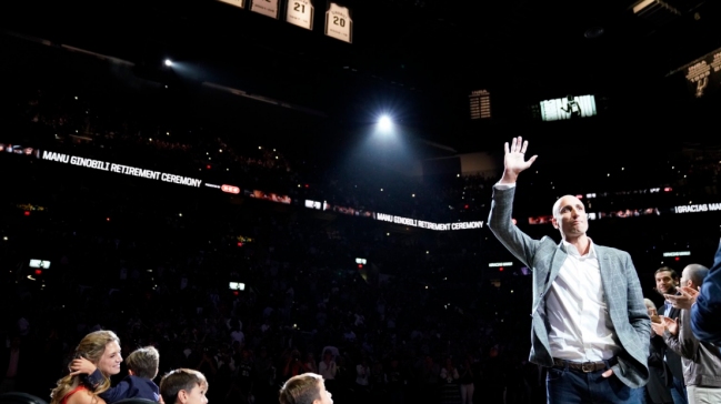 Emociones al tope: Manu Ginóbili vio retirada su camiseta en San Antonio Spurs