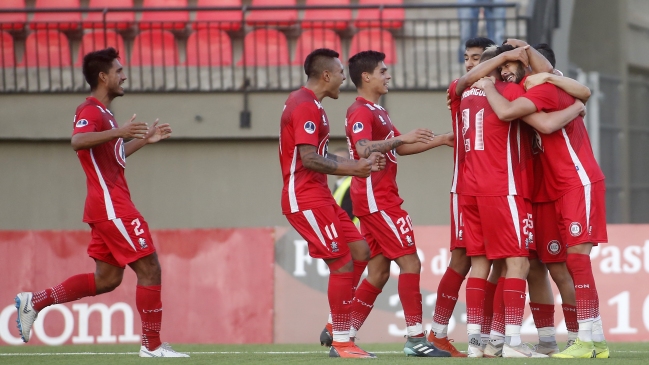 U. La Calera venció con autoridad a U. de Concepción y alcanzó el liderato del Campeonato