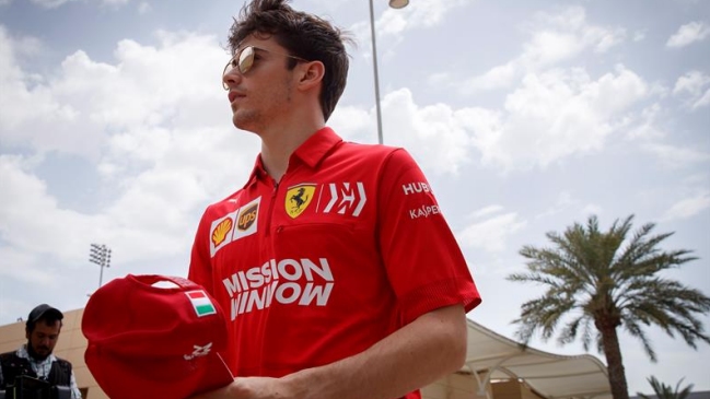 Charles Leclerc y Ferrari por delante de Mercedes en el último ensayo en Bahrein