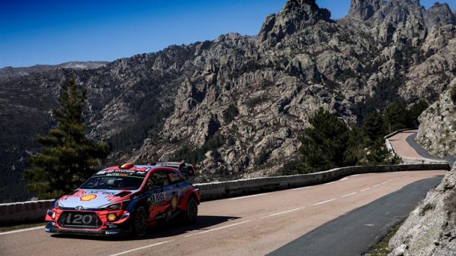 Thierry Neuville se hizo con el liderato en el Rally de Córcega tras la segunda etapa