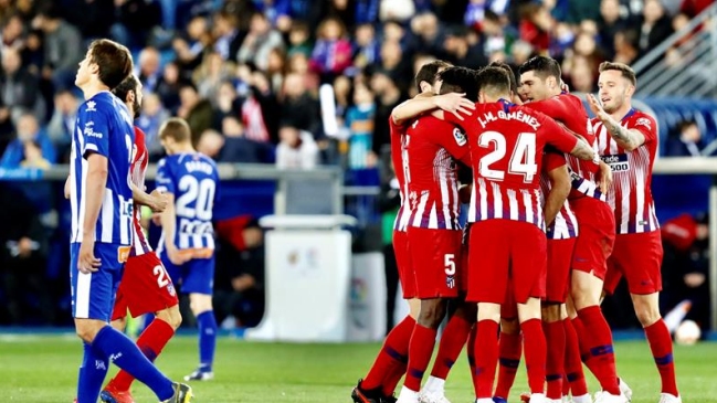 Atlético de Madrid goleó a Alavés y se afianzó en el subliderato de la liga española