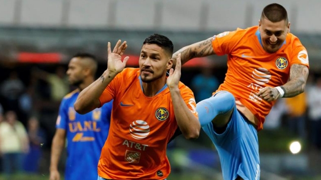 Nicolás Castillo se quedó con el duelo de chilenos ante Eduardo Vargas en México