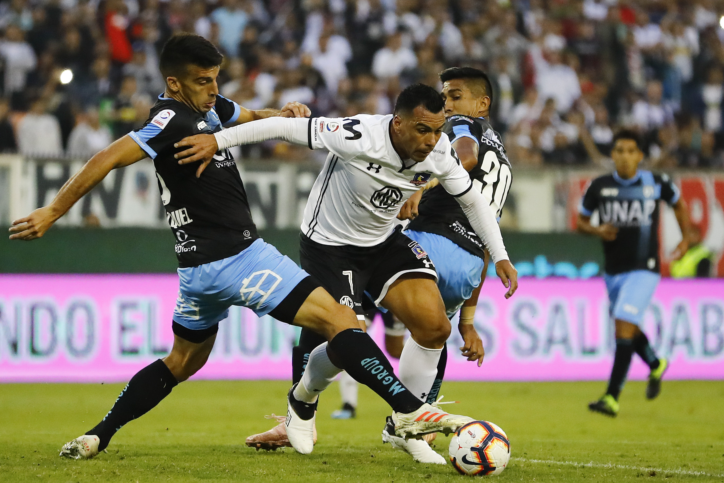 Esteban Paredes explicó por qué no le pasaron la jineta de capitán