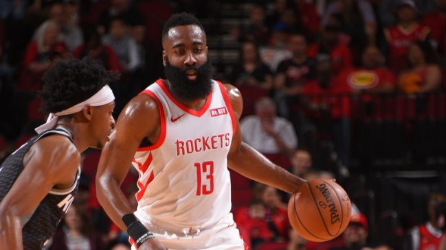 Intratable: James Harden logró el quinto triple-doble de 50 puntos en su carrera