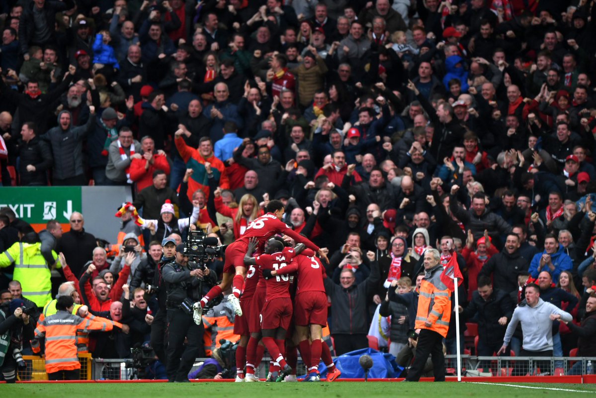 Firmino y Salah guiaron el crucial triunfo de Liverpool sobre Tottenham en la Premier