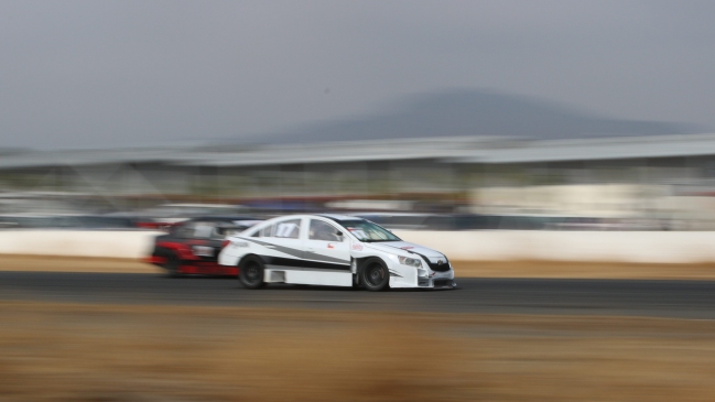 Felipe Ruiz y José Tomás Barrios brillaron en emocionante fecha doble del TP Race y T2000