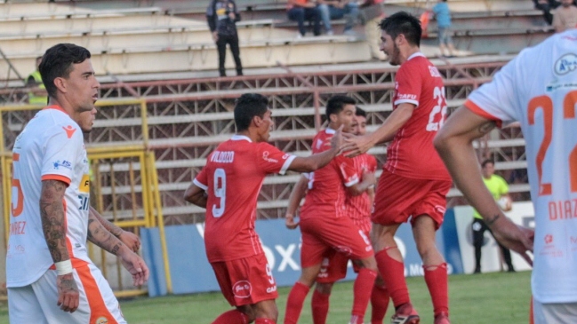 San Felipe igualó un increíble partido ante Cobreloa y sumó su primer punto en la Primera B