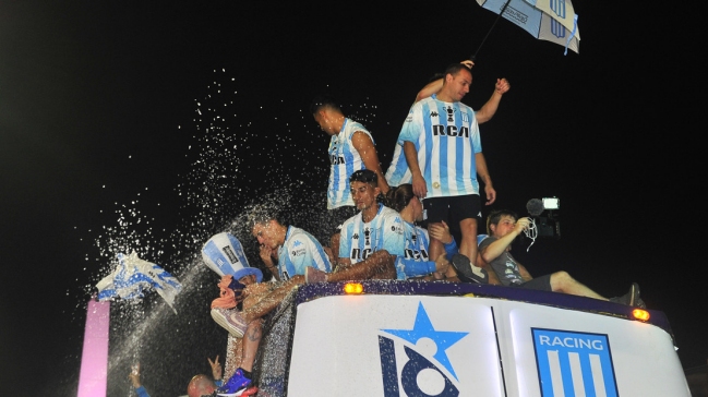 ¡Increíble! Hincha de Racing festejó el título con el cráneo de su abuelo