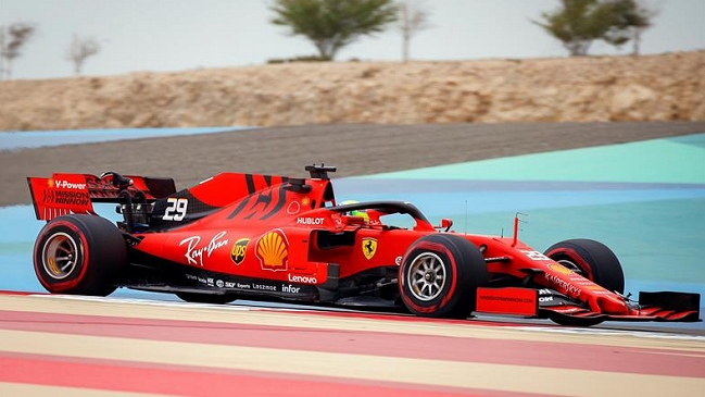 Mick Schumacher solo fue superado por Verstappen en el primer día de ensayos en Bahrein