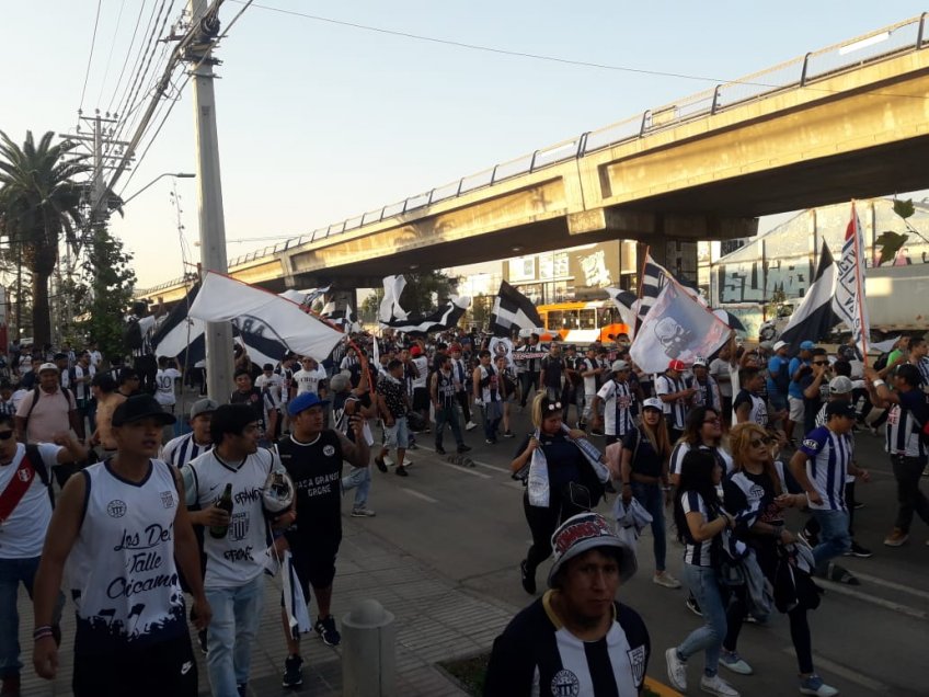 Hinchas de Alianza Lima llegaron en masa al Monumental para el duelo con Palestino