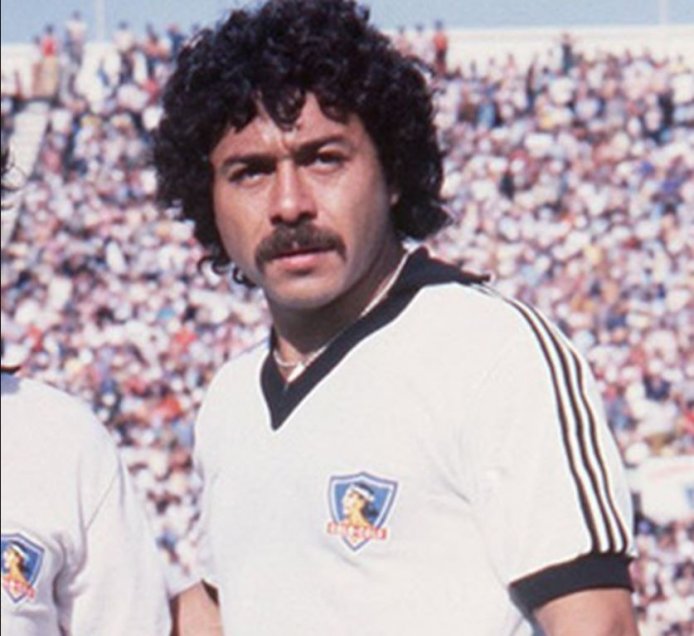 Los goleadores históricos de Colo Colo con Paredes en el podio