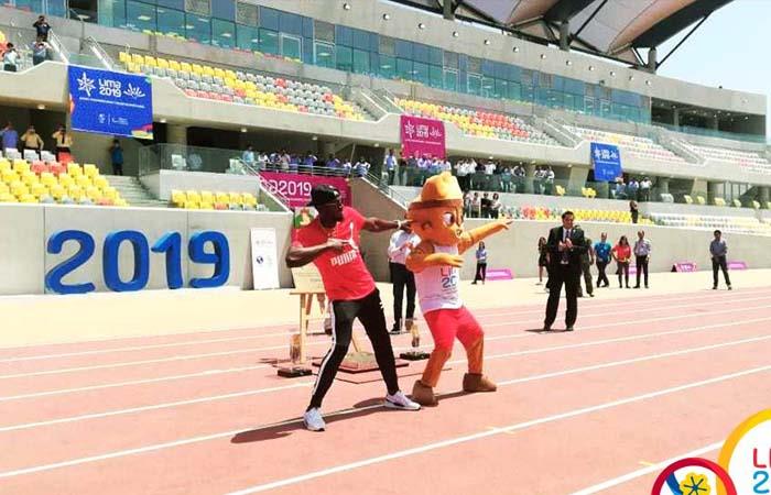 Usain Bolt estampó sus huellas en el estadio de atletismo de Lima 2019
