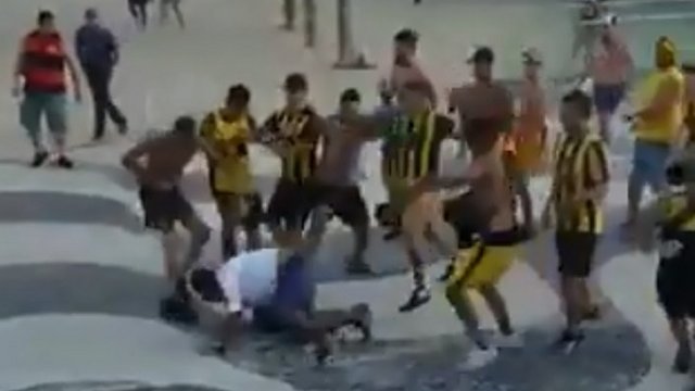 Hinchas de Flamengo y Peñarol protagonizaron una violenta riña en Río de Janeiro