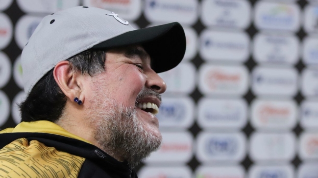 Dorados diseñó una camiseta con los colores de la selección argentina en homenaje a Maradona