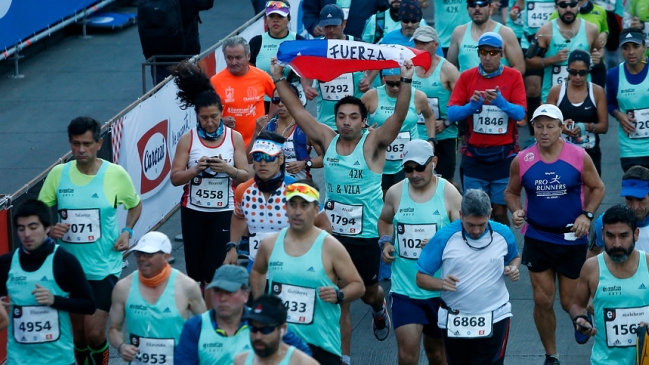 Los vasos usados en el Maratón de Santiago se transformarán en implementos deportivos