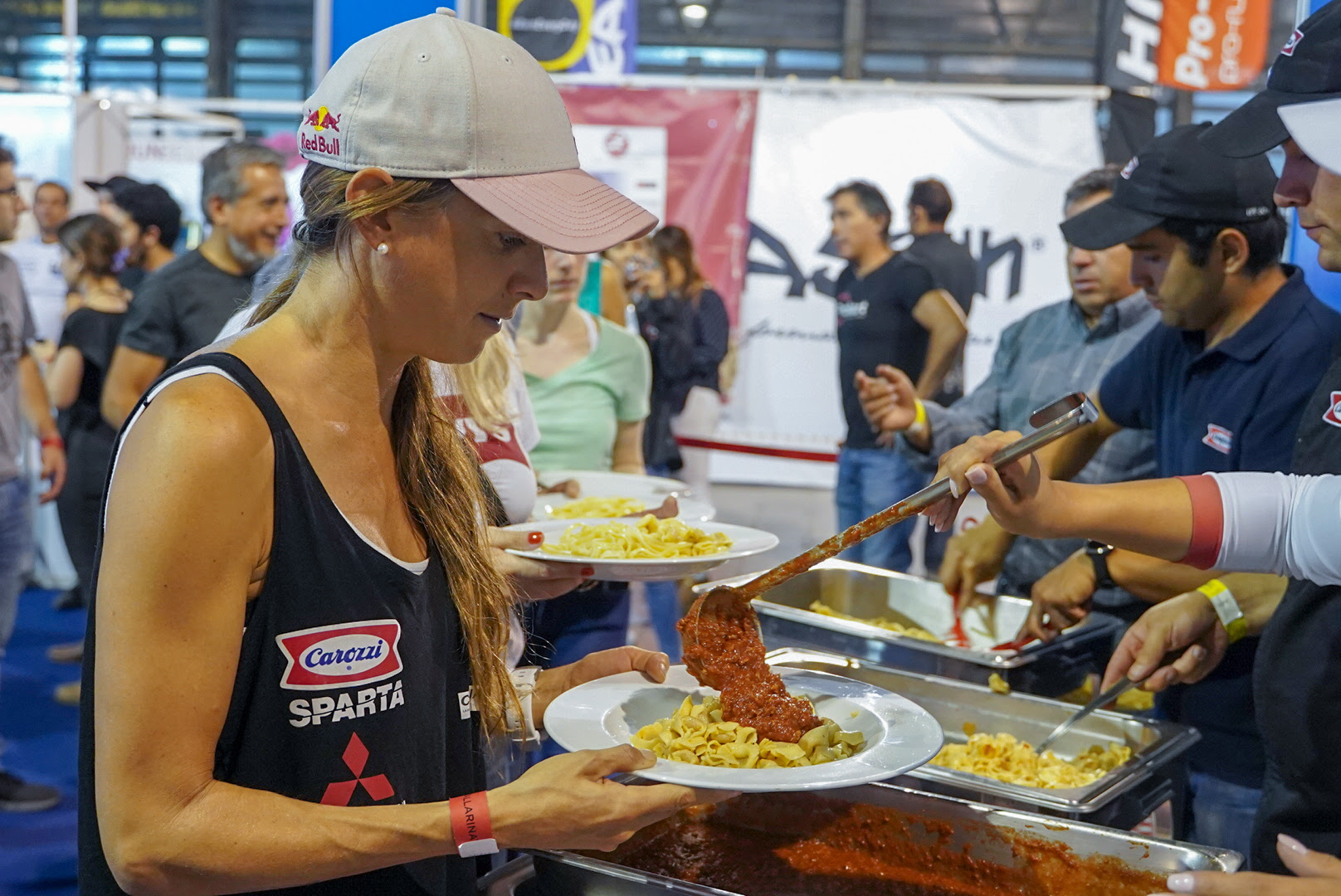 Maratón de Santiago tuvo en Estación Mapocho su primera cena benéfica