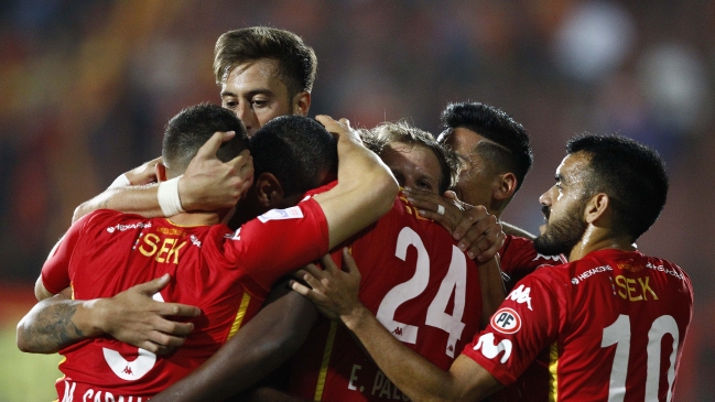 Unión Española venció en sufrido duelo a Curicó Unido y se afirmó en el liderato del Campeonato