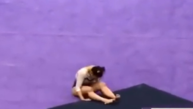 Imágenes sensibles: Gimnasta estadounidense se rompió ambas piernas en plena competencia