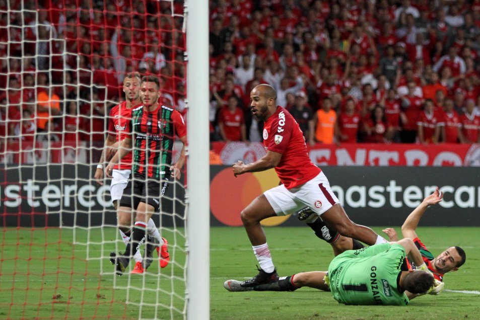 El letal Paolo Guerrero fue clave en la victoria de Inter sobre Palestino en Brasil