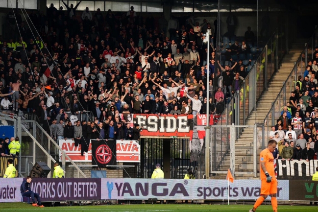 Fanáticos de Ajax lanzaron fuegos artificiales en hotel de Juventus