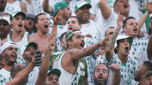 Hinchas de Palmeiras apedrearon el bus de su equipo en la previa del duelo ante Junior