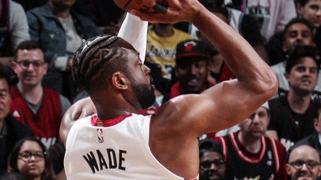 Dwyane Wade dijo adiós con triple-doble ante Brooklyn Nets