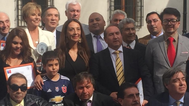 Ernesto Díaz Correa fue homenajeado en La Moneda en el Día del Locutor