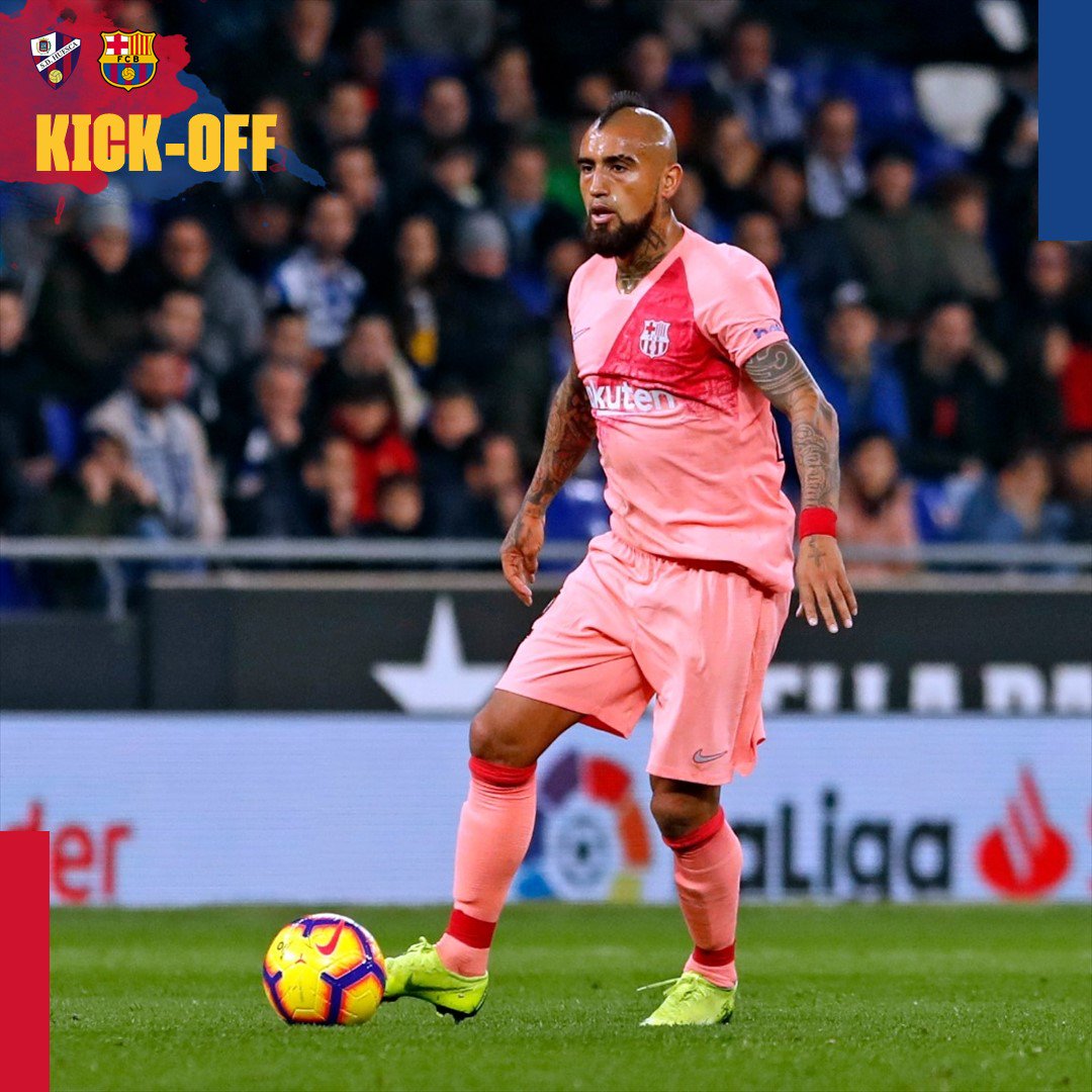 Arturo Vidal comandó a Barcelona en reñido empate ante Huesca en la liga española