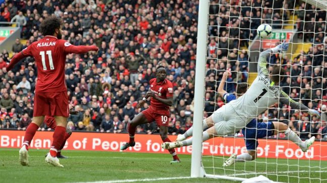 Liverpool superó a Chelsea en Anfield y mantuvo encendida la lucha por el título de la Premier
