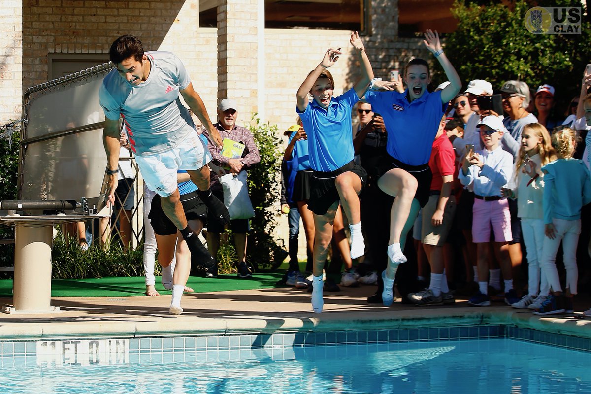 Cristian Garin celebró con un piscinazo su victoria en el ATP de Houston