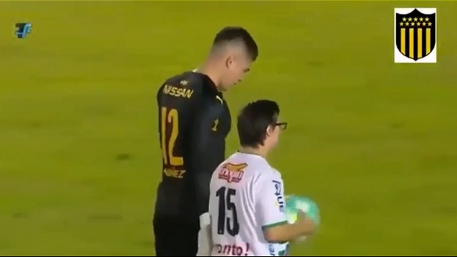 El bello gesto del arquero de Peñarol con hincha con síndrome de Down de Plaza Colonia