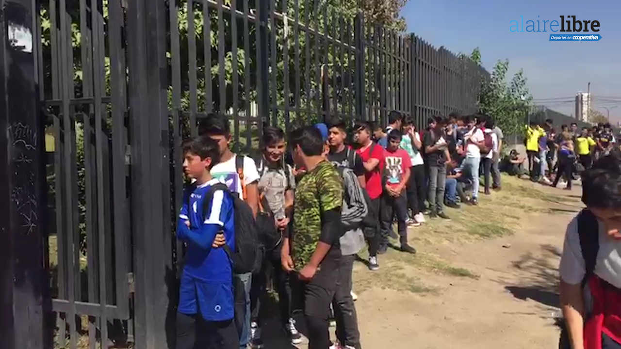 Cargados de ilusión: Cientos de niños llegaron al Monumental a una prueba de arqueros