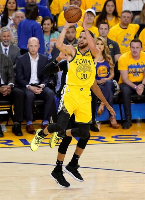 Clippers derrotaron en casa a los Warriors y empataron la serie