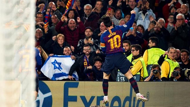 Lionel Messi amplió la ventaja sobre Manchester United con ayuda de David De Gea