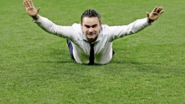 La efusiva celebración del director deportivo de Ajax Marc Overmars tras vencer a Juventus