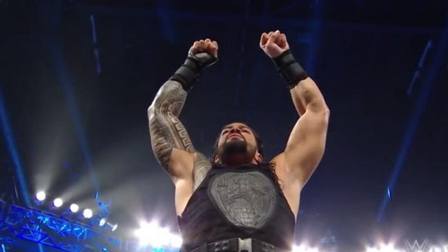 Roman Reigns se unió a Smackdown Live y atacó a Vince McMahon