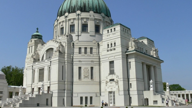 Existe controversia en Austria por apertura de rutas para corredores al interior de un cementerio
